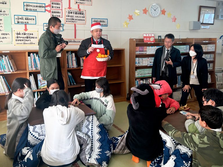 中部経済新聞に小学校への出前授業に関する記事が掲載されました。