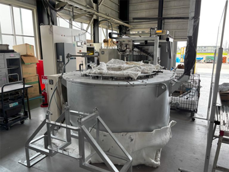 日経電子版に、当社のヒーターを組み込んだ日本高熱工業社様「アルミニウム溶解保持炉」の記事が掲載されました。